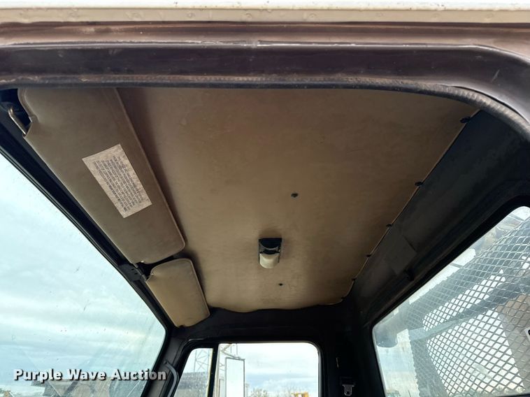 image for item EJ3333 1991 International 4700 pressure digger truck