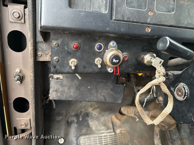 image for item EJ3333 1991 International 4700 pressure digger truck