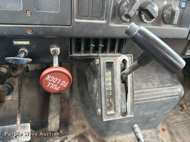 image for item EJ3333 1991 International 4700 pressure digger truck