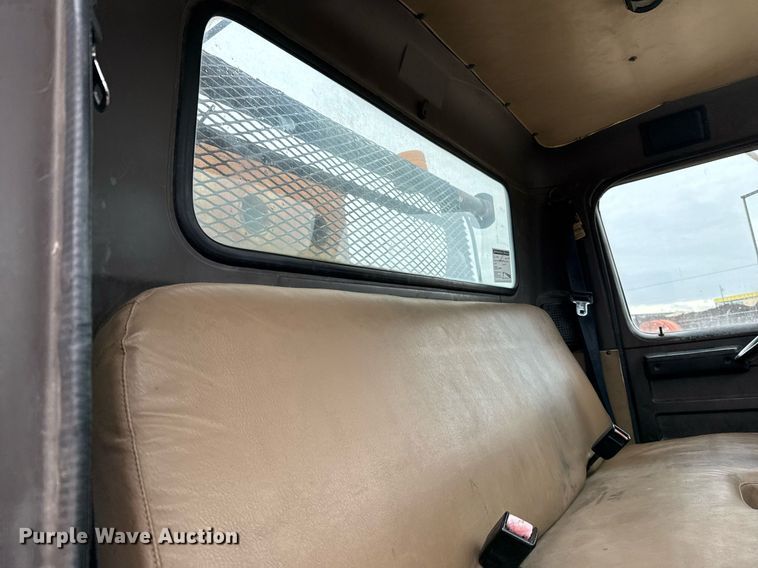 image for item EJ3333 1991 International 4700 pressure digger truck