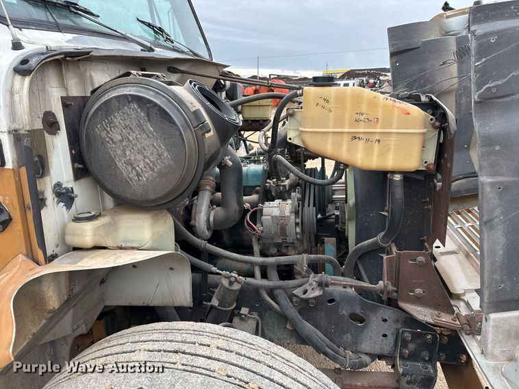 image for item EJ3333 1991 International 4700 pressure digger truck