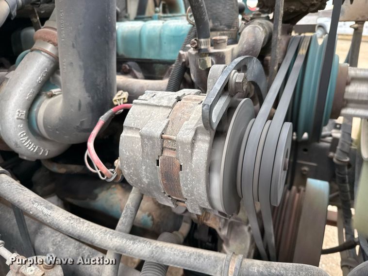 image for item EJ3333 1991 International 4700 pressure digger truck