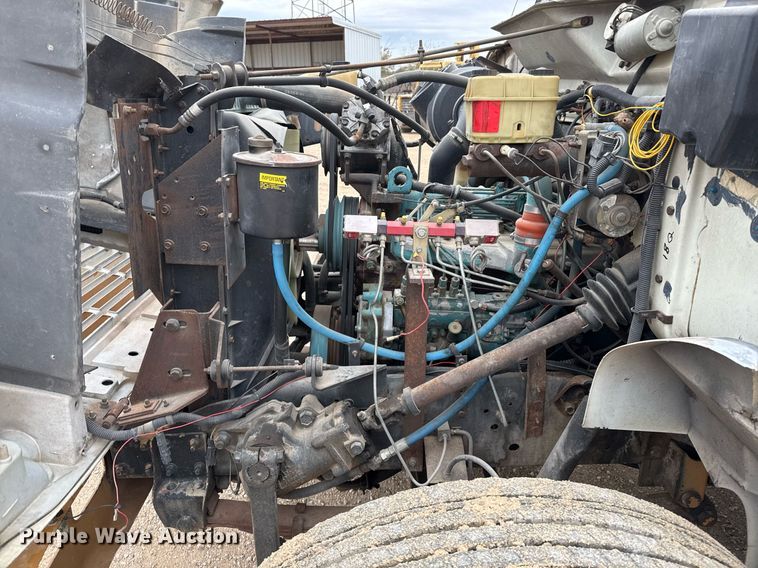 image for item EJ3333 1991 International 4700 pressure digger truck