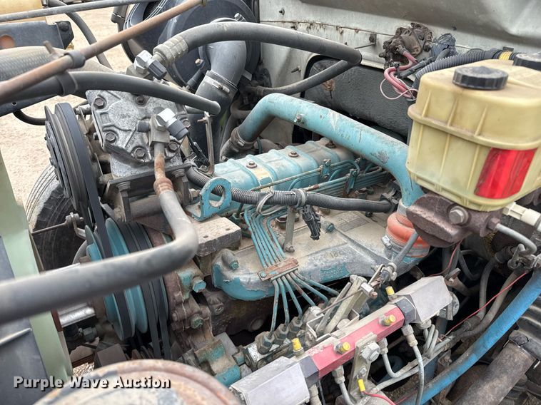 image for item EJ3333 1991 International 4700 pressure digger truck