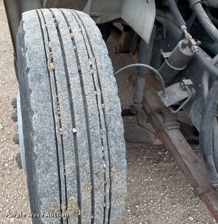 image for item EJ3333 1991 International 4700 pressure digger truck