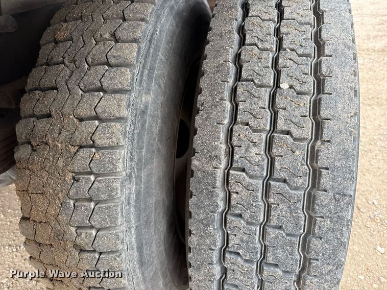 image for item EJ3333 1991 International 4700 pressure digger truck