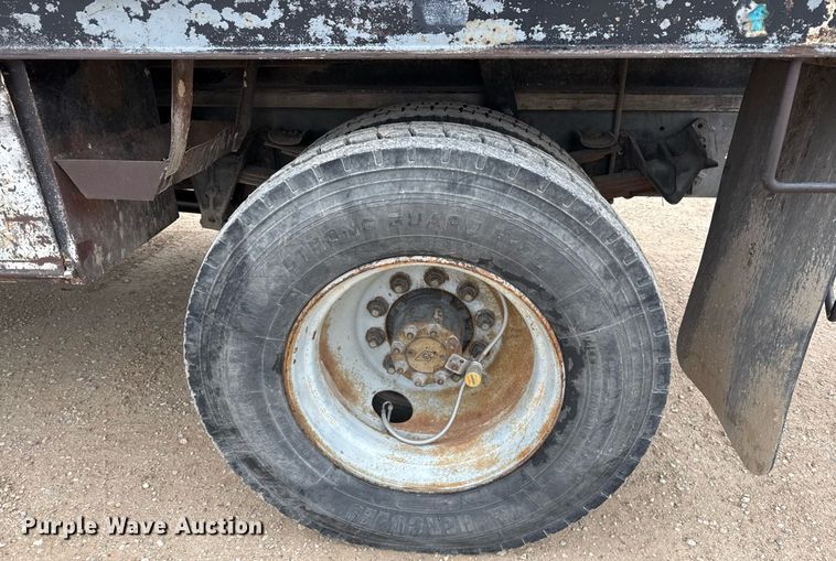 image for item EJ3333 1991 International 4700 pressure digger truck