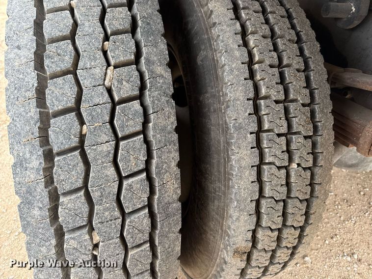 image for item EJ3333 1991 International 4700 pressure digger truck