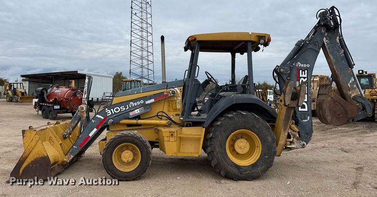 image for item EJ3335 2009 John Deere 310SJ backhoe