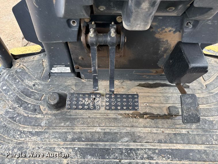 image for item EJ3335 2009 John Deere 310SJ backhoe