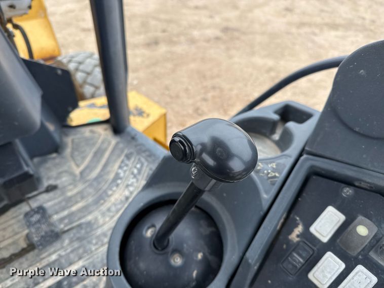 image for item EJ3335 2009 John Deere 310SJ backhoe