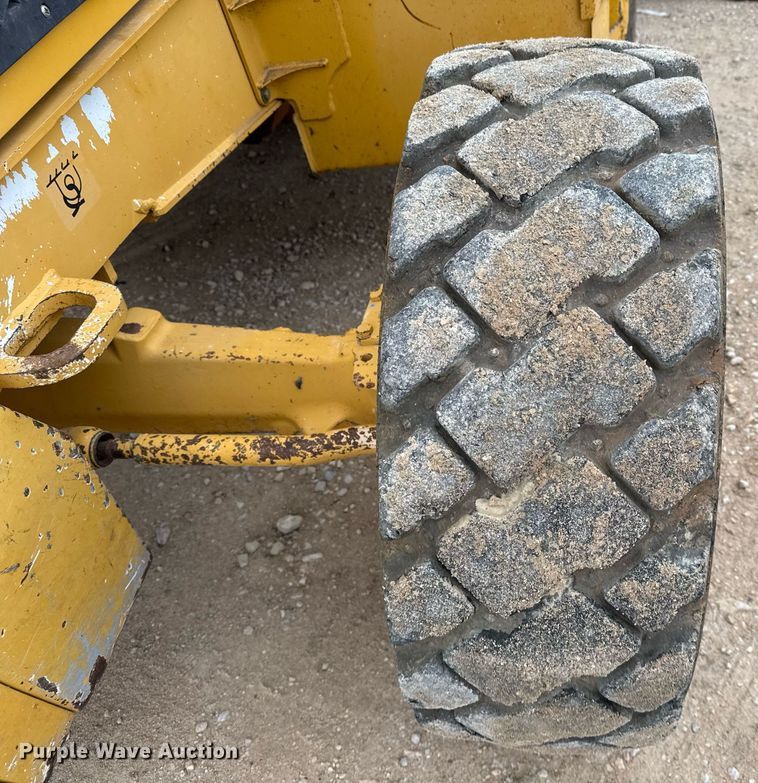 image for item EJ3335 2009 John Deere 310SJ backhoe