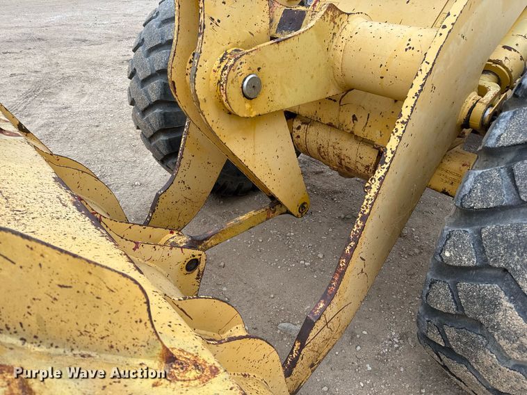 image for item EJ3336 1994 Komatsu WA120-1 wheel loader