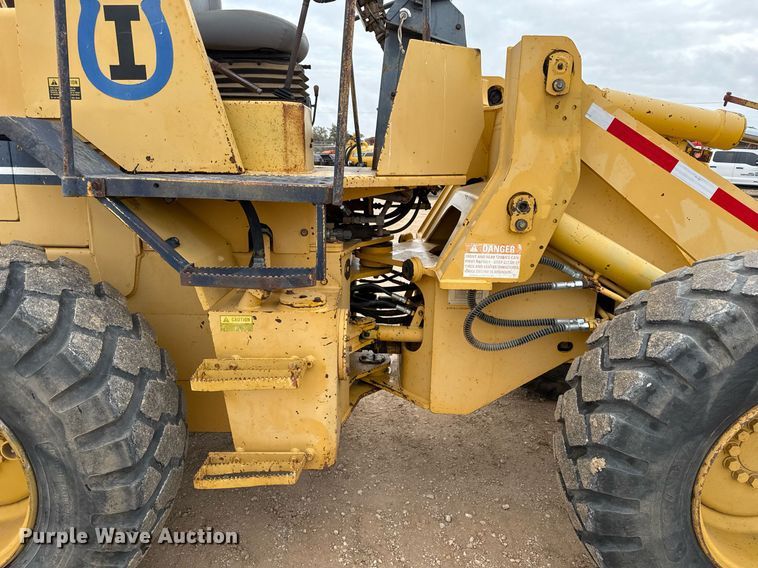 image for item EJ3336 1994 Komatsu WA120-1 wheel loader