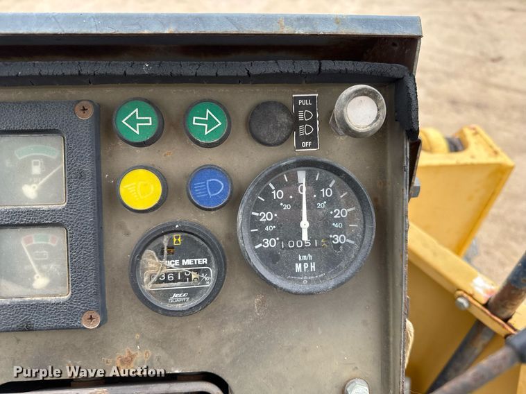 image for item EJ3336 1994 Komatsu WA120-1 wheel loader