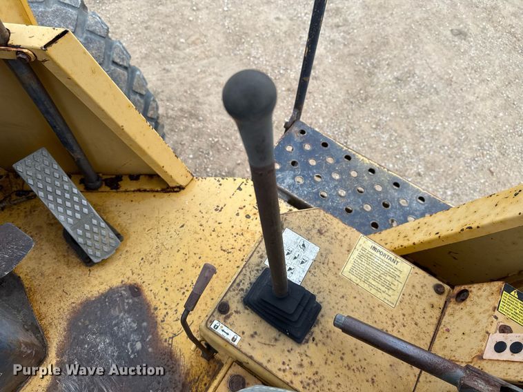 image for item EJ3336 1994 Komatsu WA120-1 wheel loader