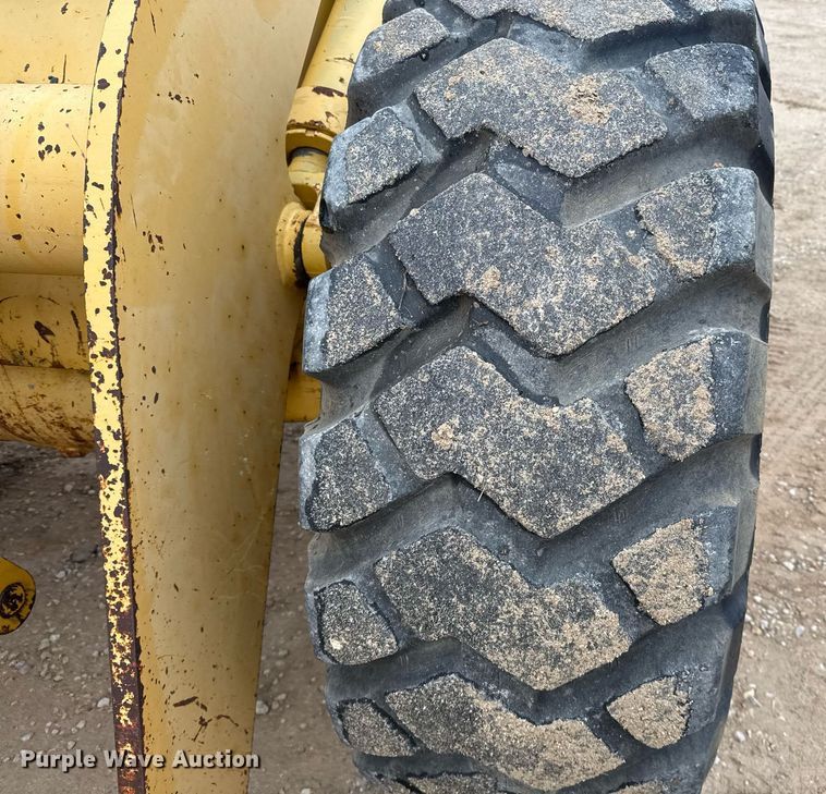 image for item EJ3336 1994 Komatsu WA120-1 wheel loader