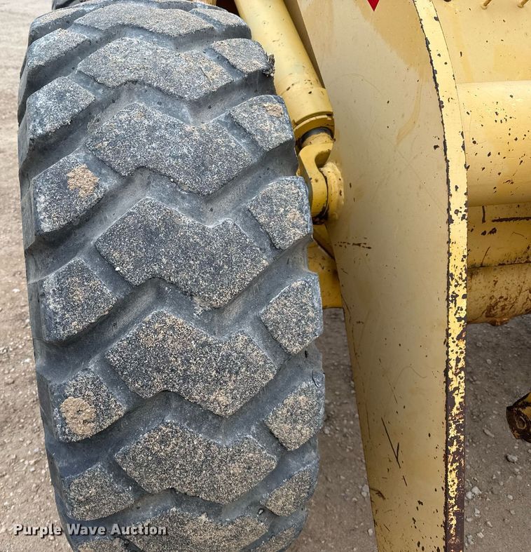 image for item EJ3336 1994 Komatsu WA120-1 wheel loader