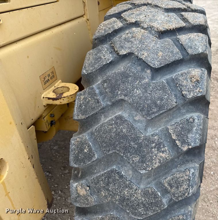 image for item EJ3336 1994 Komatsu WA120-1 wheel loader