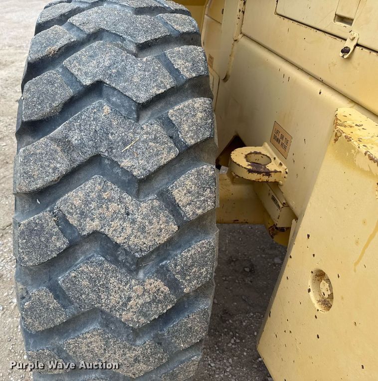 image for item EJ3336 1994 Komatsu WA120-1 wheel loader