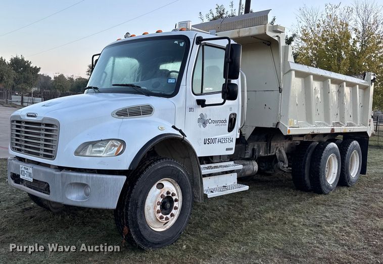 image for item EJ3337 2004 Freightliner Business Class M2 dump truck