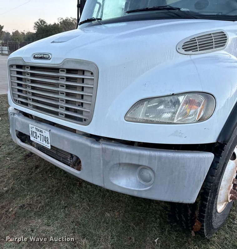 image for item EJ3337 2004 Freightliner Business Class M2 dump truck