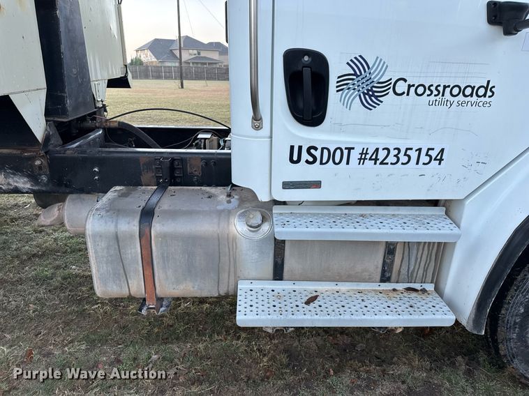 image for item EJ3337 2004 Freightliner Business Class M2 dump truck