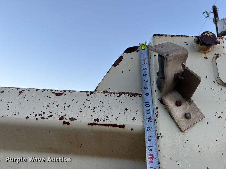 image for item EJ3337 2004 Freightliner Business Class M2 dump truck