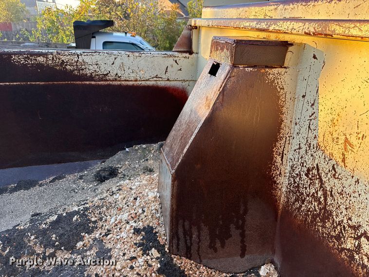 image for item EJ3337 2004 Freightliner Business Class M2 dump truck