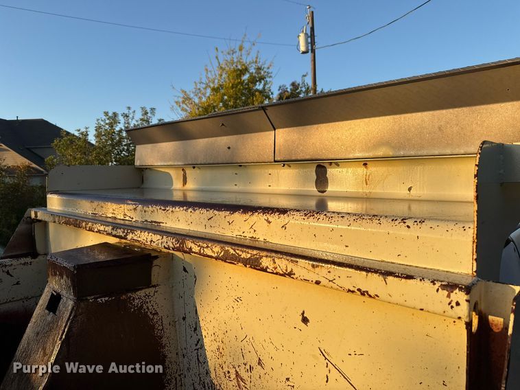 image for item EJ3337 2004 Freightliner Business Class M2 dump truck