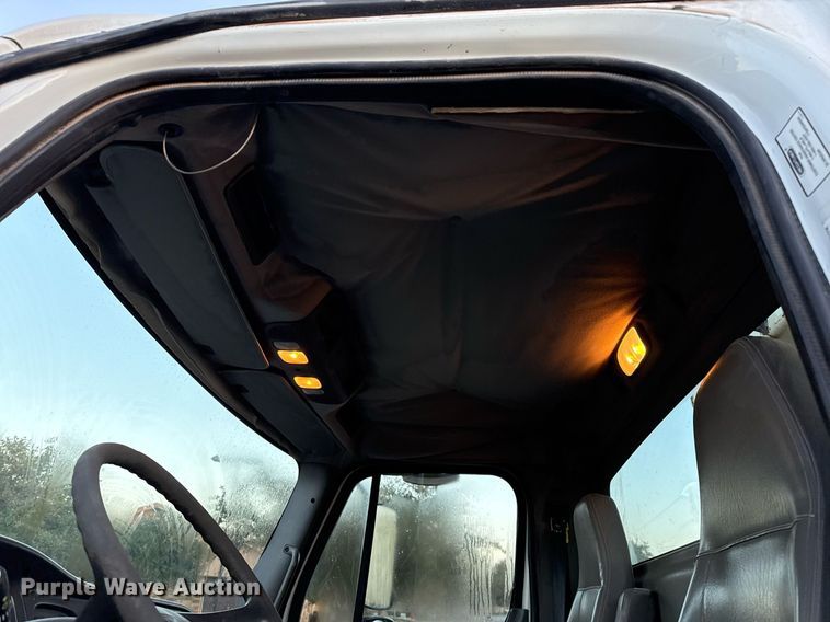 image for item EJ3337 2004 Freightliner Business Class M2 dump truck