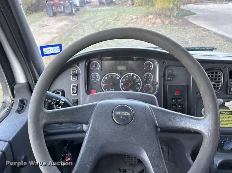 image for item EJ3337 2004 Freightliner Business Class M2 dump truck