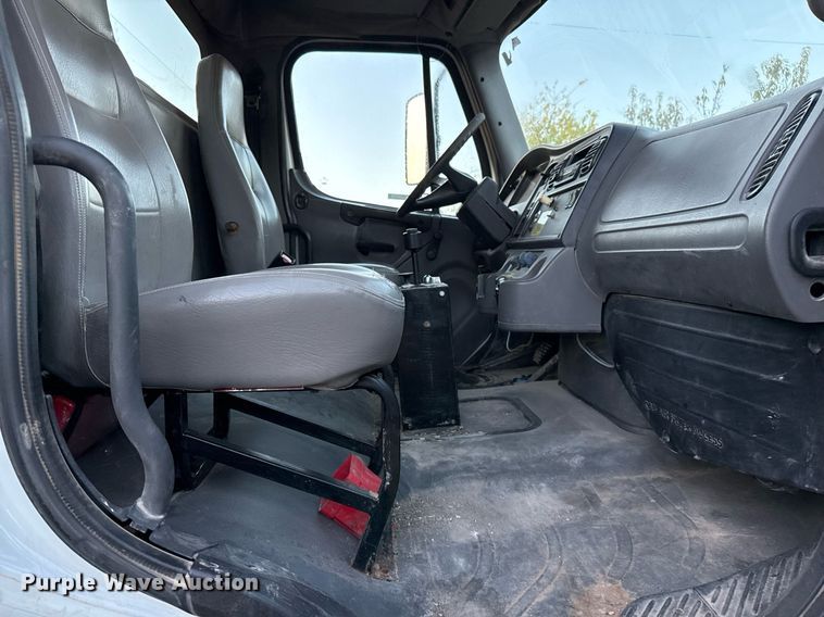 image for item EJ3337 2004 Freightliner Business Class M2 dump truck