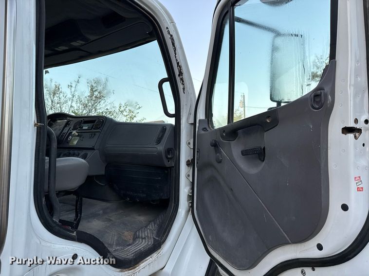 image for item EJ3337 2004 Freightliner Business Class M2 dump truck