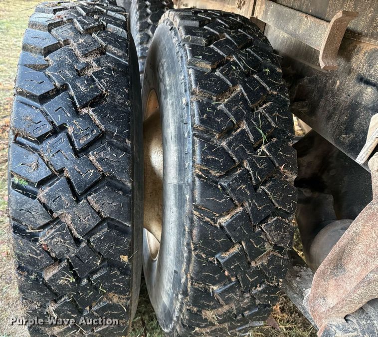 image for item EJ3337 2004 Freightliner Business Class M2 dump truck