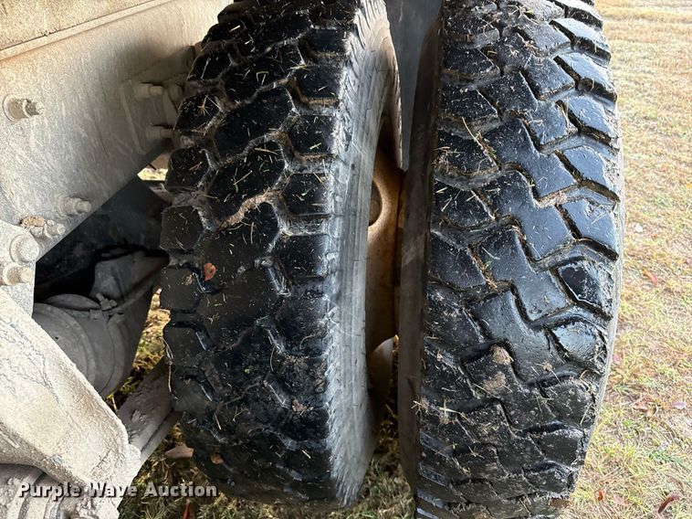 image for item EJ3337 2004 Freightliner Business Class M2 dump truck