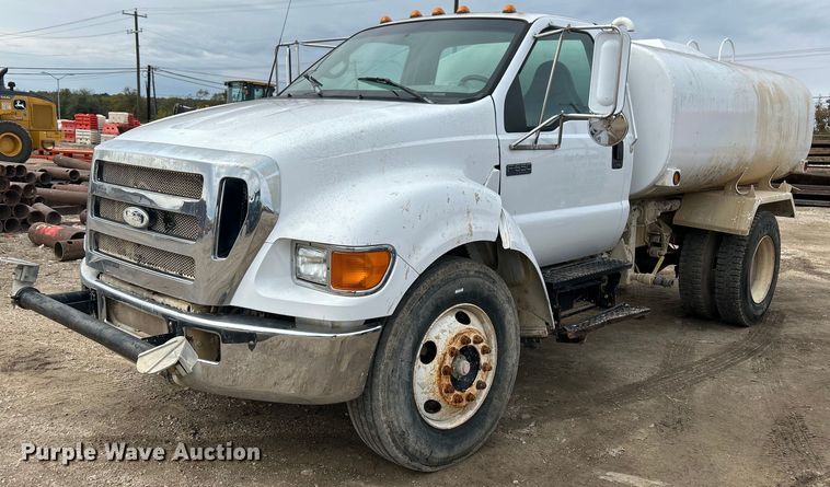 image for item EJ3340 2006 Ford F650 Super Duty XL water truck
