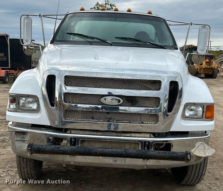 image for item EJ3340 2006 Ford F650 Super Duty XL water truck