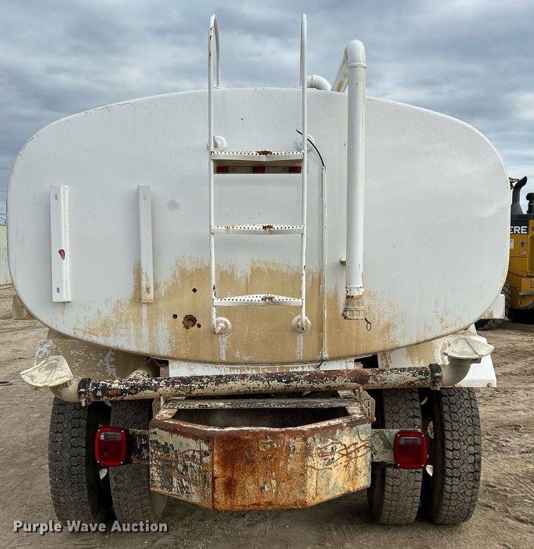 image for item EJ3340 2006 Ford F650 Super Duty XL water truck