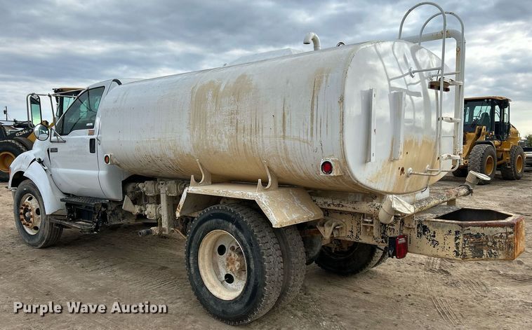 image for item EJ3340 2006 Ford F650 Super Duty XL water truck
