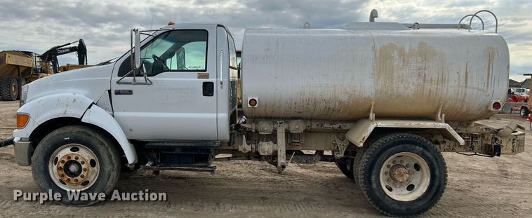 image for item EJ3340 2006 Ford F650 Super Duty XL water truck