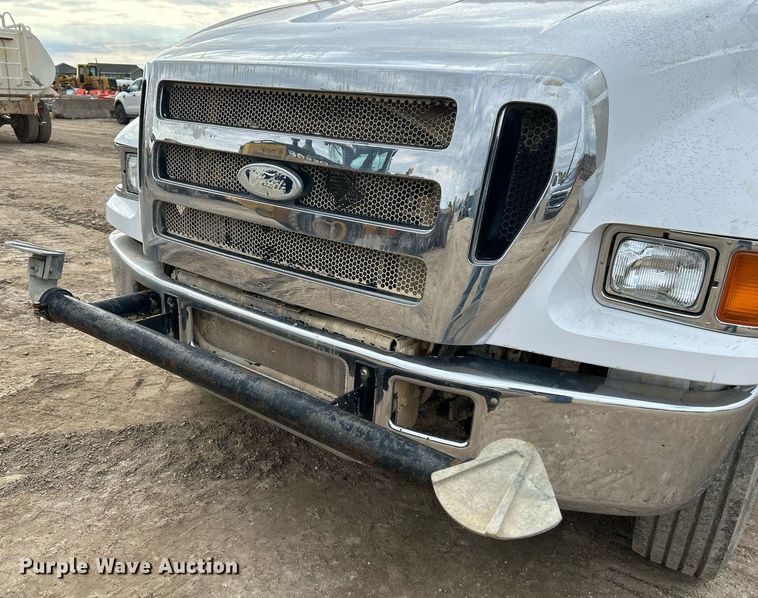 image for item EJ3340 2006 Ford F650 Super Duty XL water truck