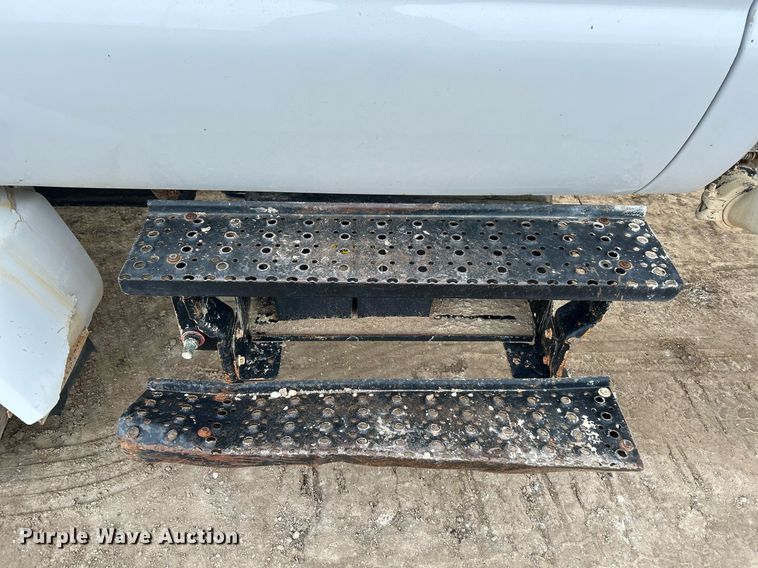 image for item EJ3340 2006 Ford F650 Super Duty XL water truck