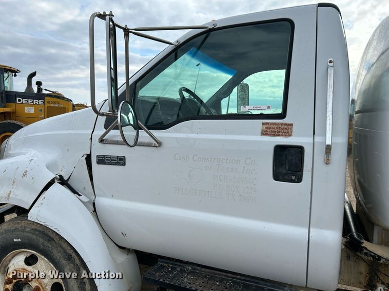 image for item EJ3340 2006 Ford F650 Super Duty XL water truck