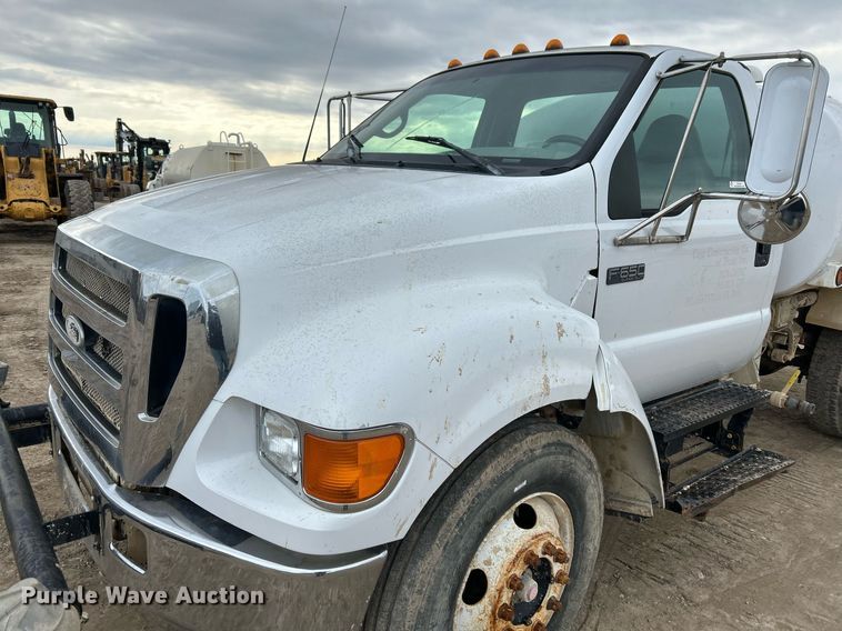 image for item EJ3340 2006 Ford F650 Super Duty XL water truck