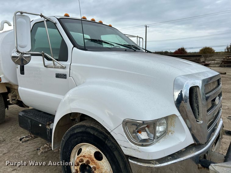 image for item EJ3340 2006 Ford F650 Super Duty XL water truck