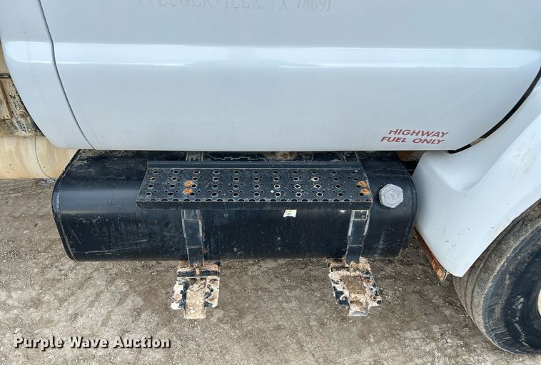 image for item EJ3340 2006 Ford F650 Super Duty XL water truck