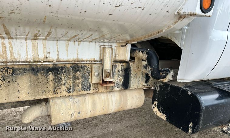 image for item EJ3340 2006 Ford F650 Super Duty XL water truck