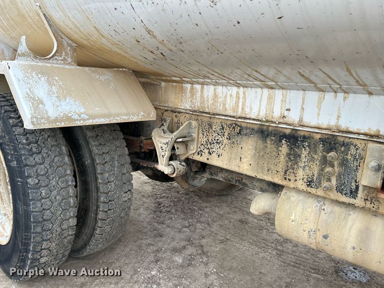 image for item EJ3340 2006 Ford F650 Super Duty XL water truck