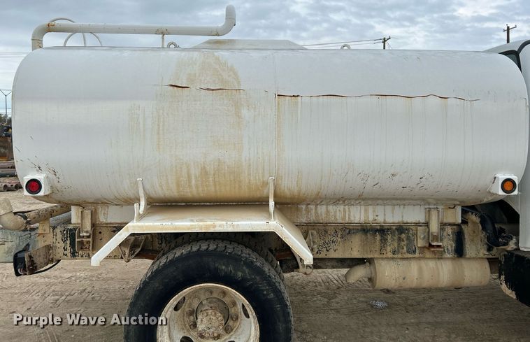 image for item EJ3340 2006 Ford F650 Super Duty XL water truck